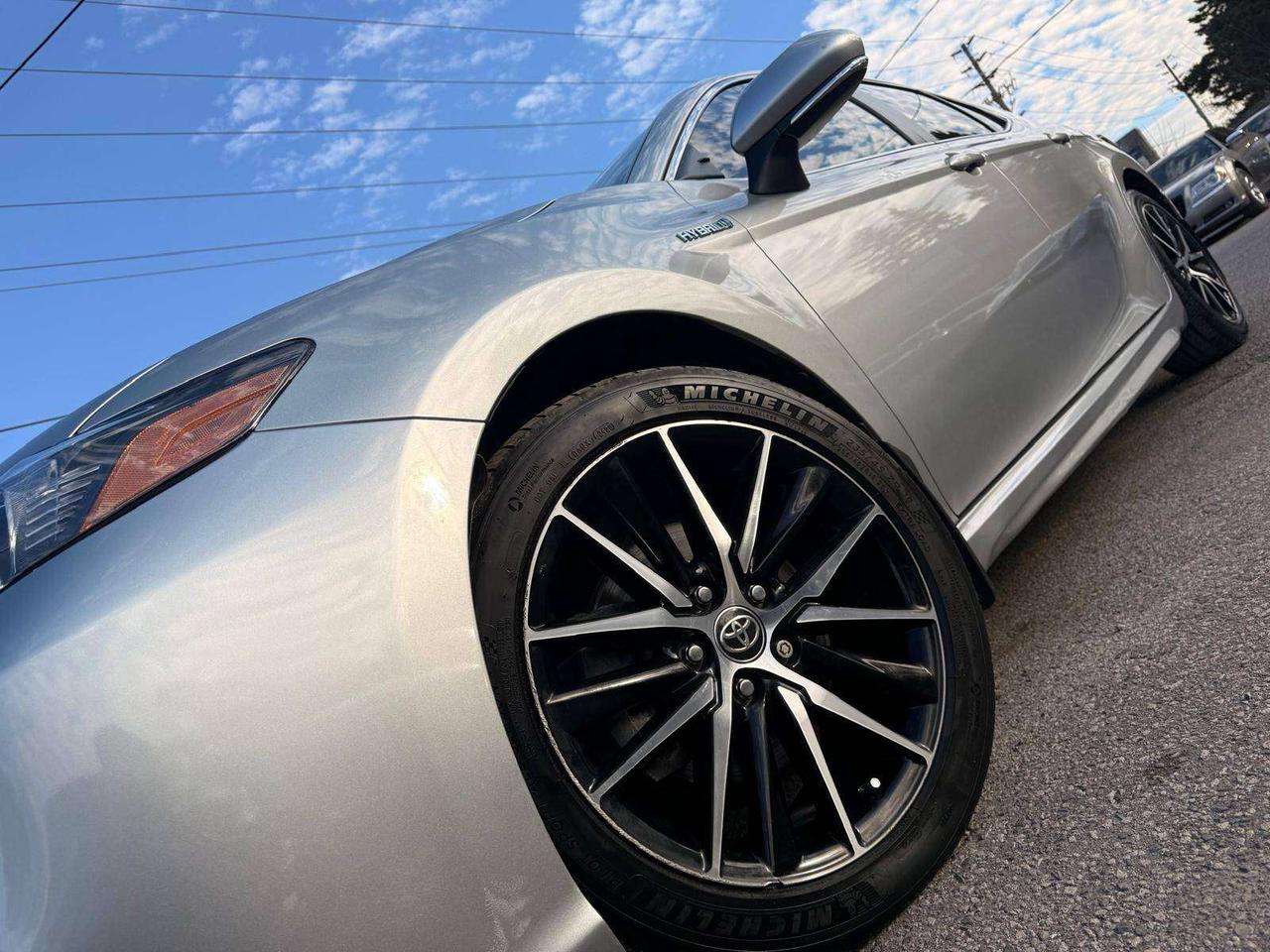 2021 Toyota Camry Hybrid SE Auto Photo