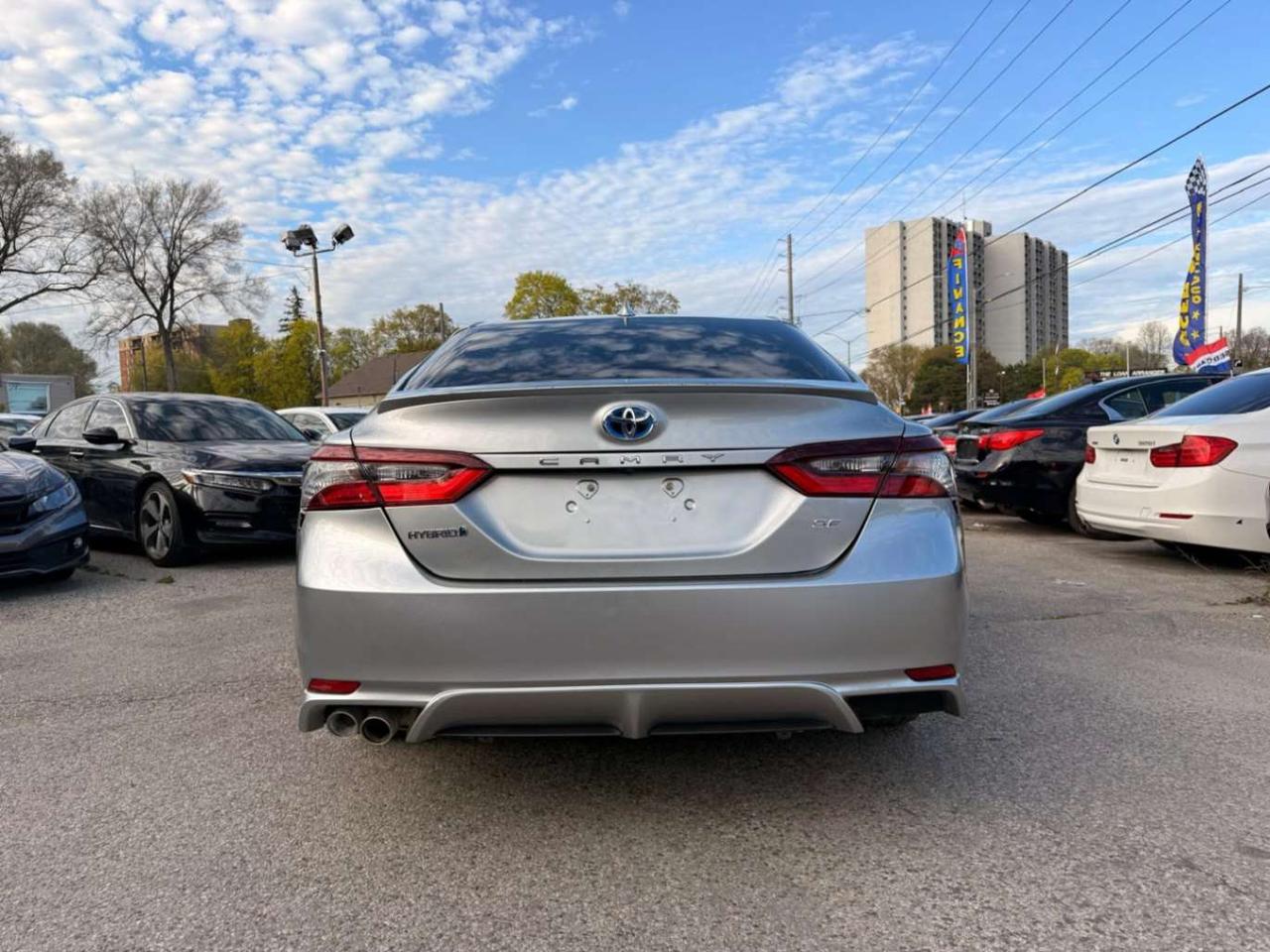 2021 Toyota Camry Hybrid SE Auto Photo