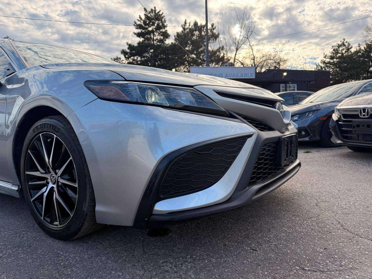 2021 Toyota Camry Hybrid SE Auto Photo