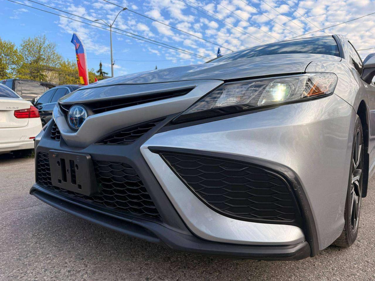 2021 Toyota Camry Hybrid SE Auto Photo