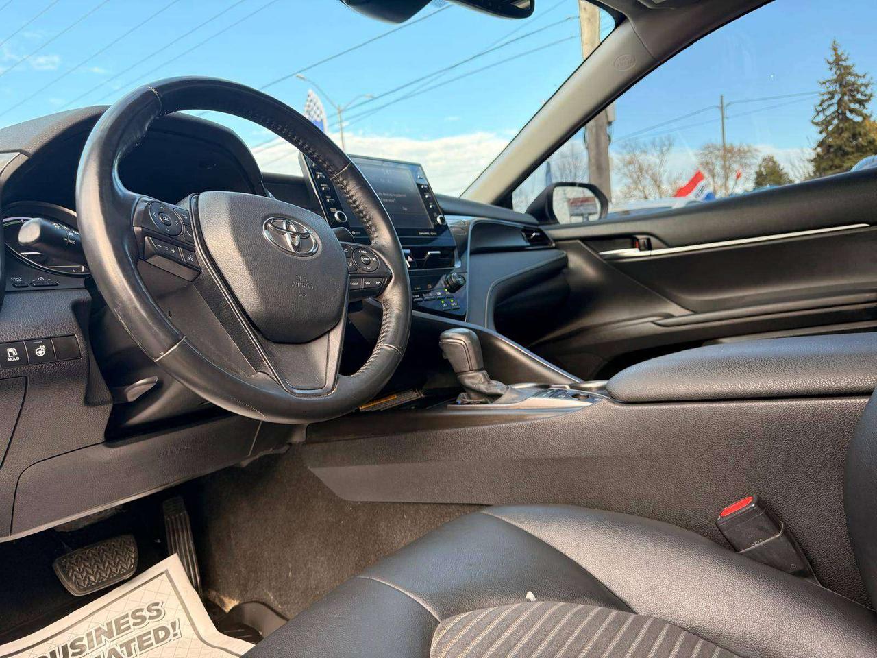 2021 Toyota Camry Hybrid SE Auto Photo