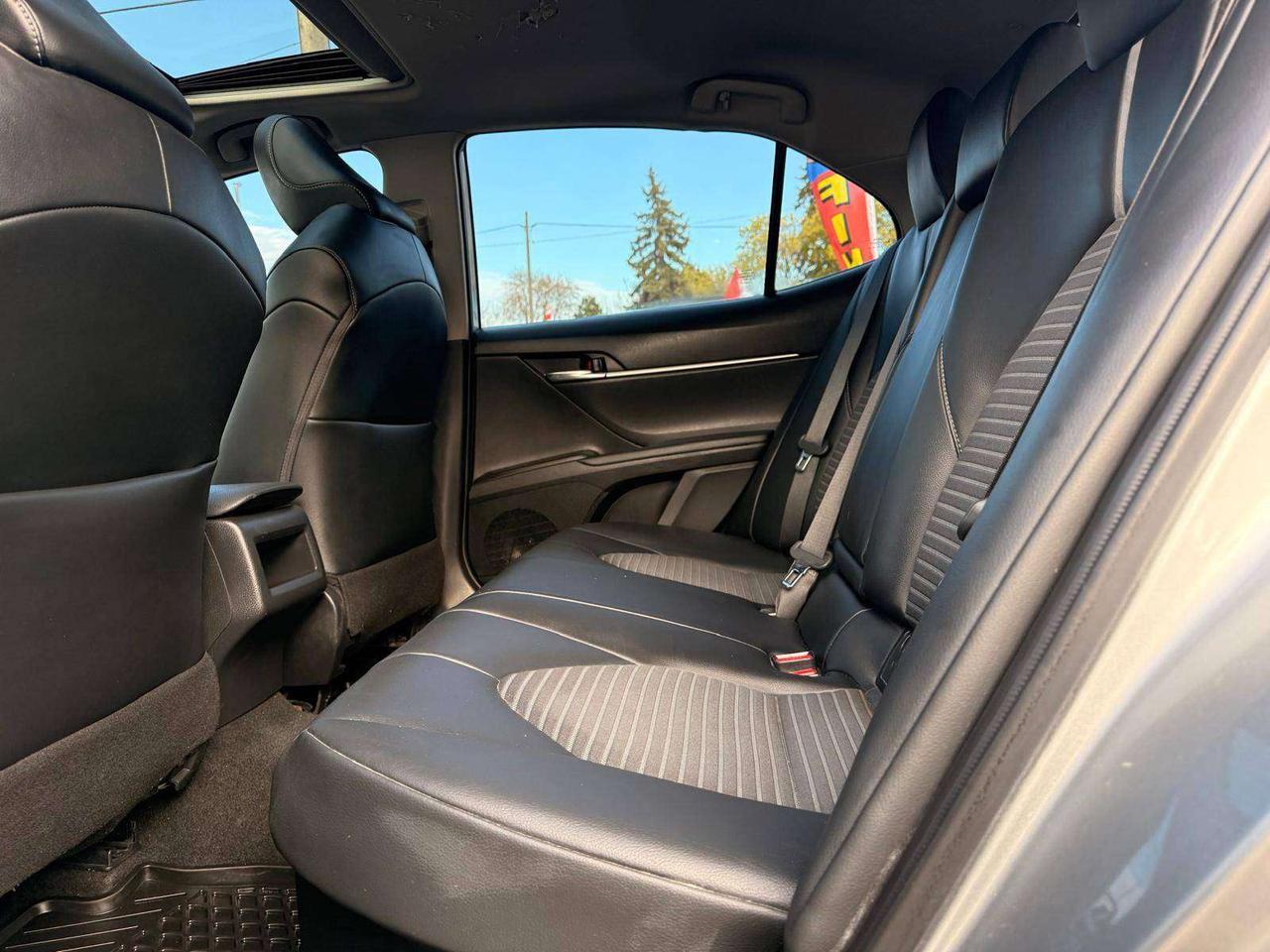 2021 Toyota Camry Hybrid SE Auto Photo