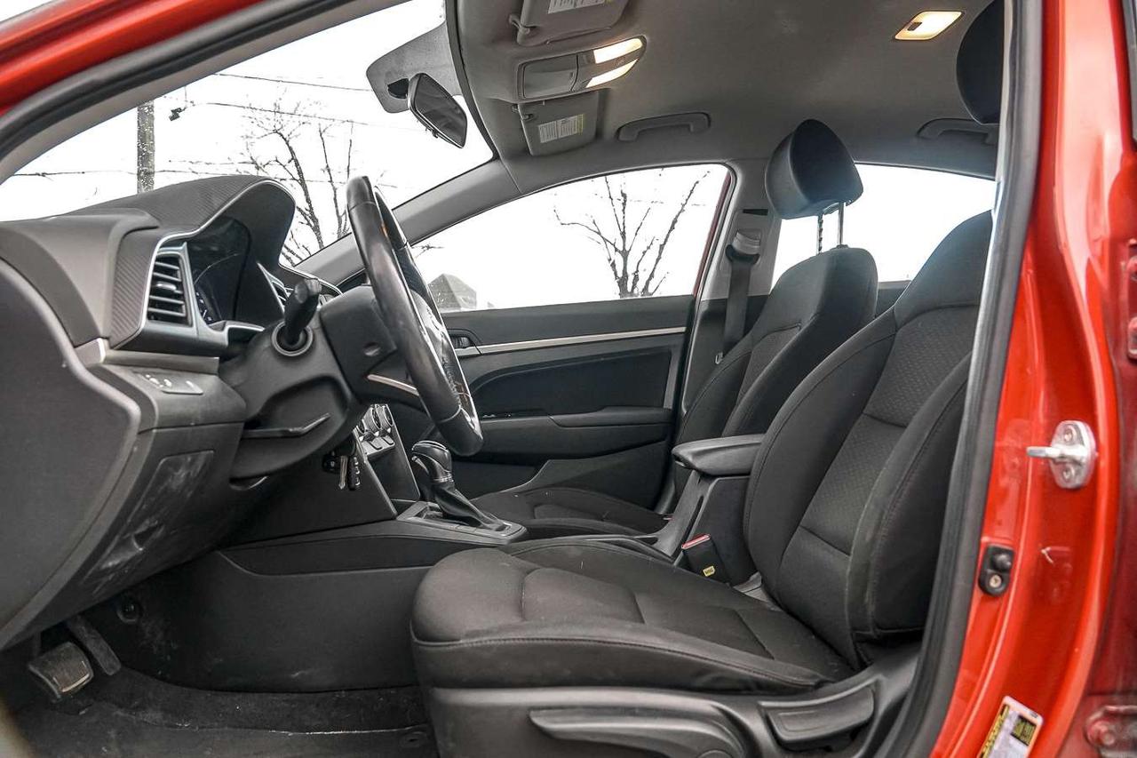2020 Hyundai Elantra Preferred IVT Photo