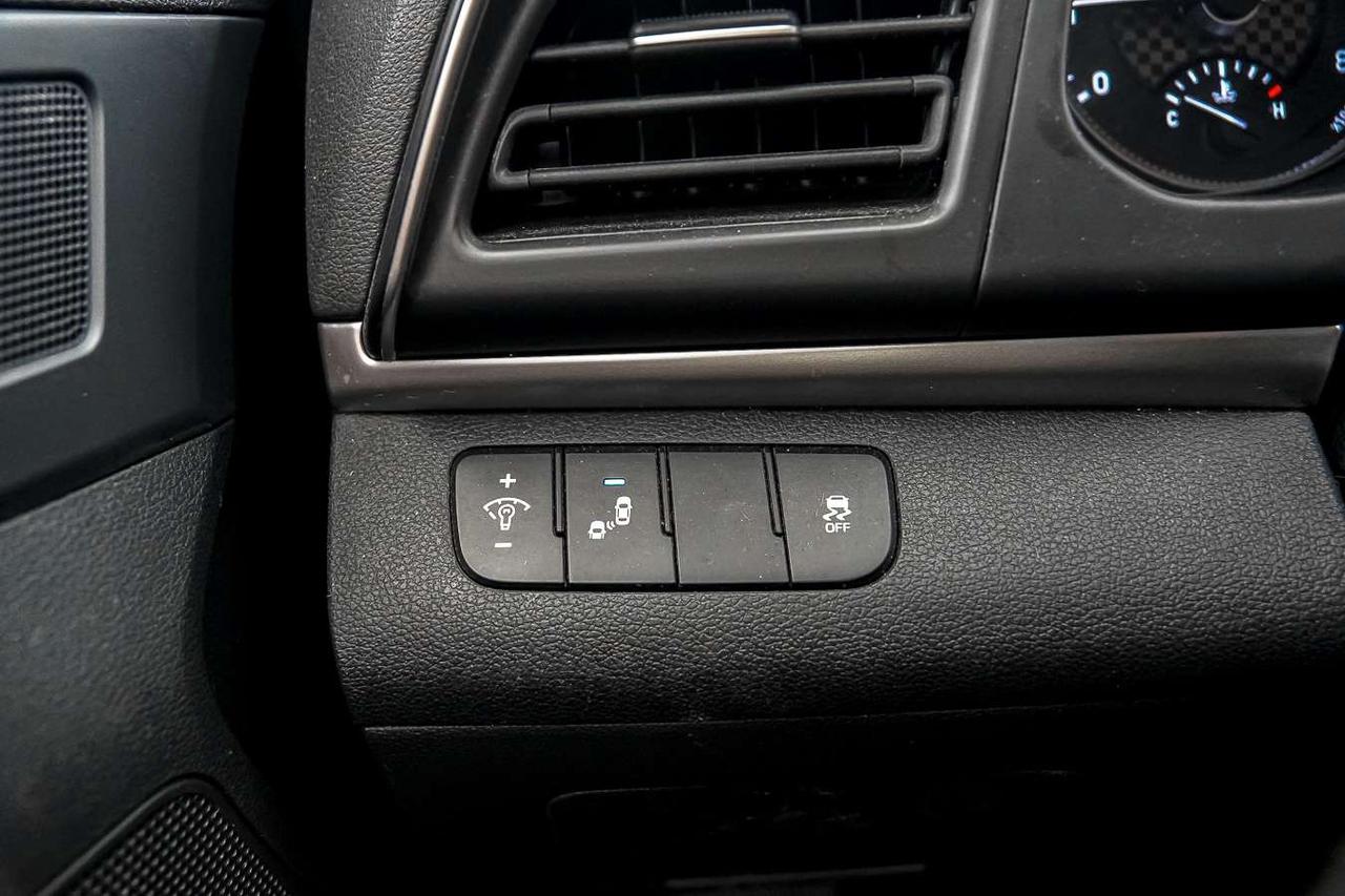 2020 Hyundai Elantra Preferred IVT Photo