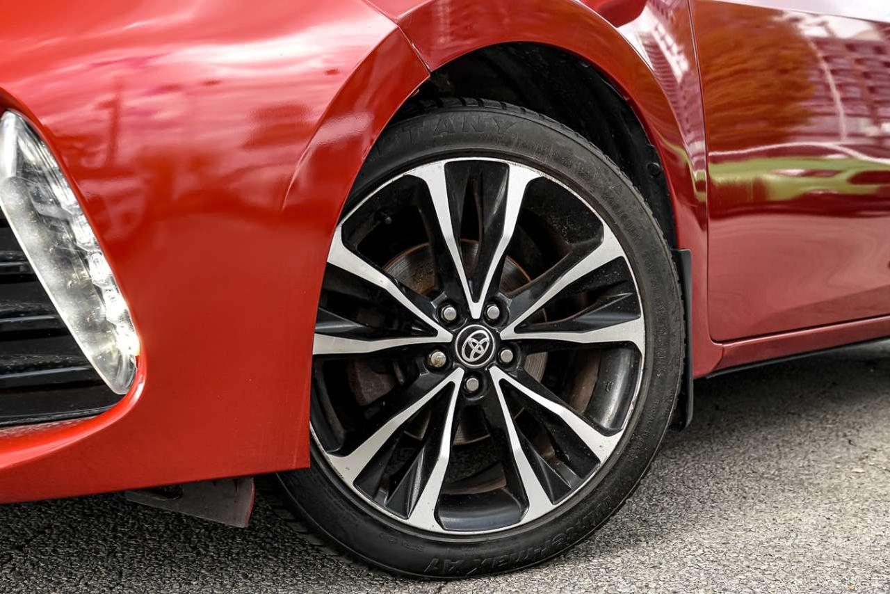 2017 Toyota Corolla 4dr Sdn CE Photo