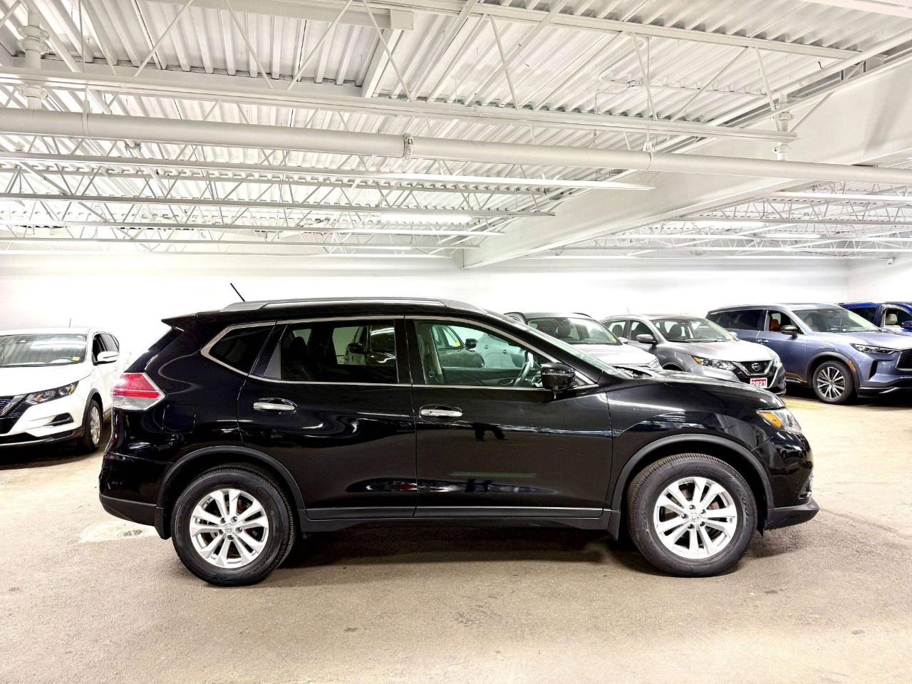 2016 Nissan Rogue AWD 4dr SV Photo
