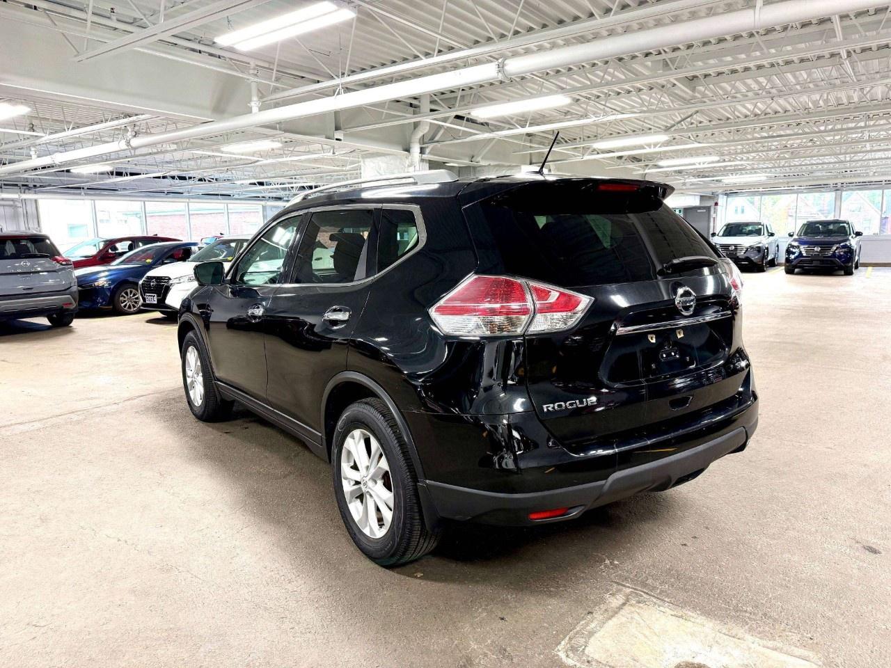2016 Nissan Rogue AWD 4dr SV Photo