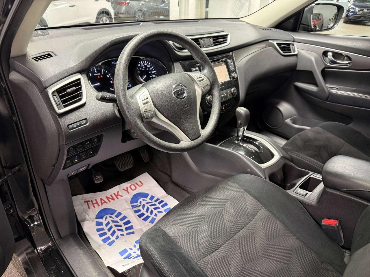 2016 Nissan Rogue AWD 4dr SV Photo