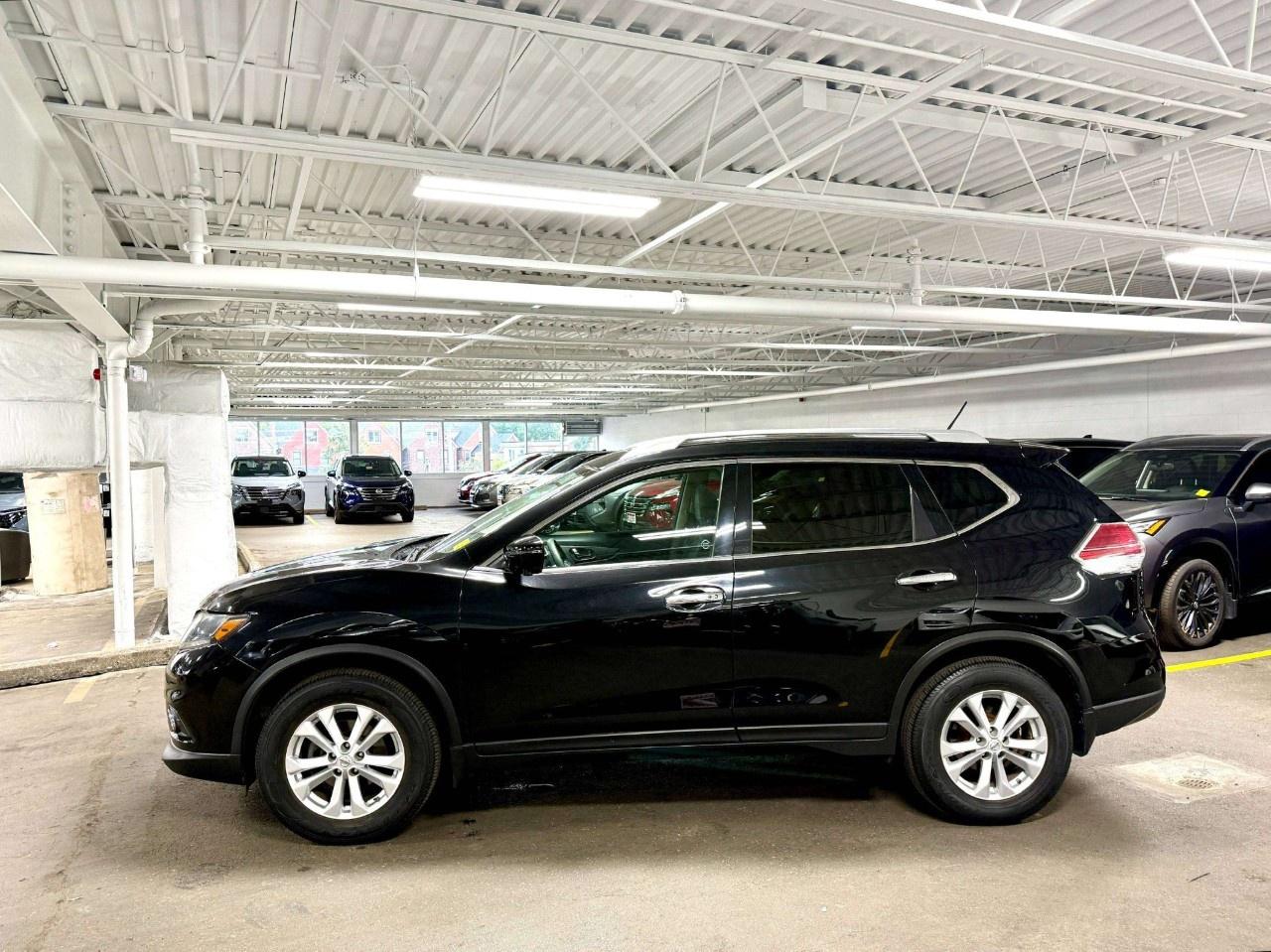 2016 Nissan Rogue AWD 4dr SV Photo