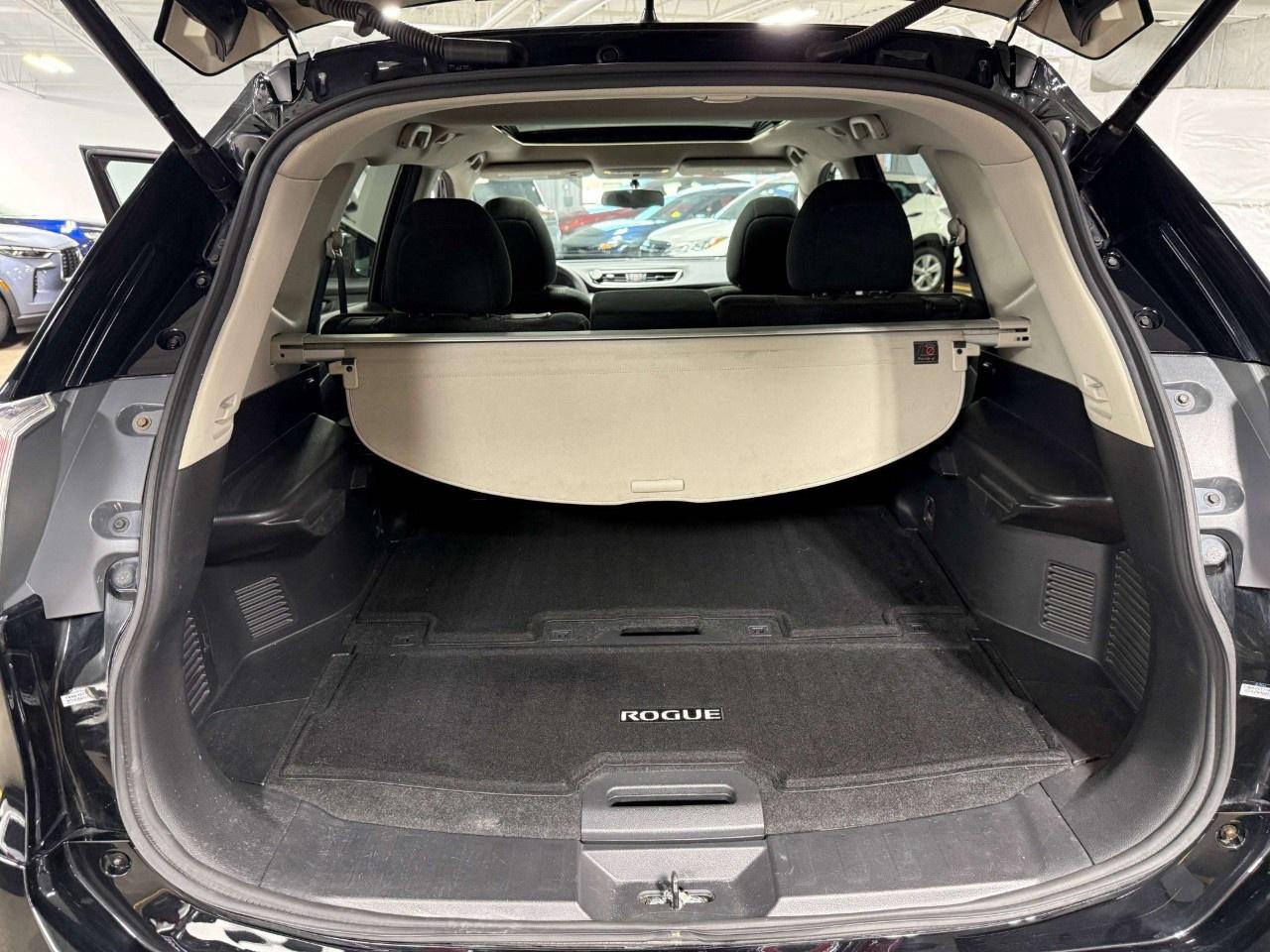 2016 Nissan Rogue AWD 4dr SV Photo