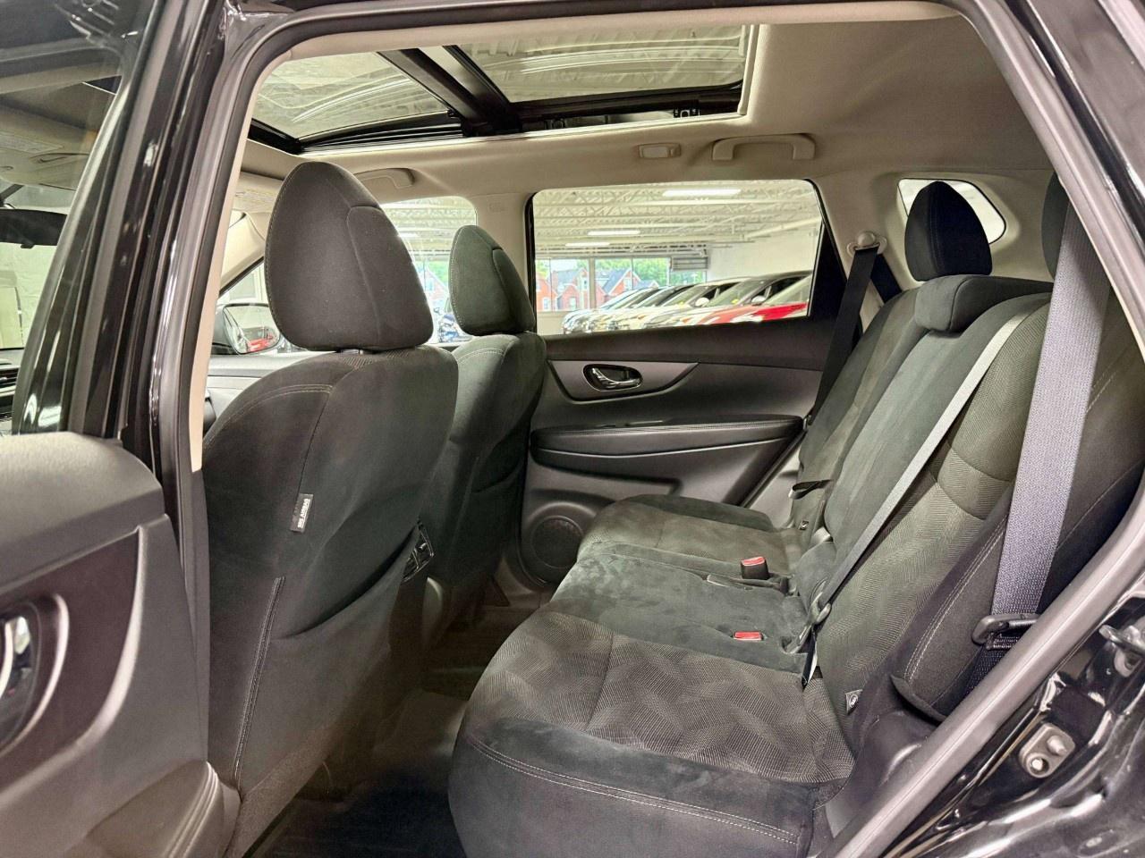 2016 Nissan Rogue AWD 4dr SV Photo