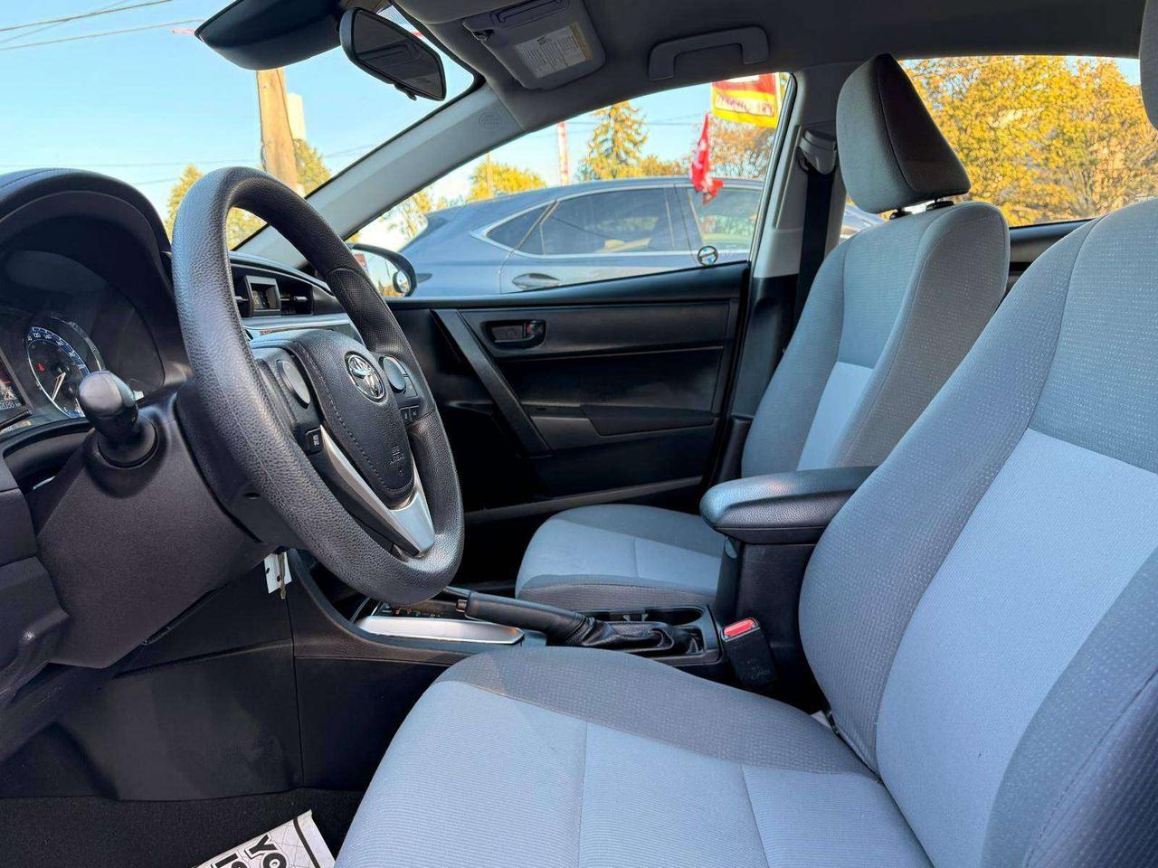 2018 Toyota Corolla CE Photo5