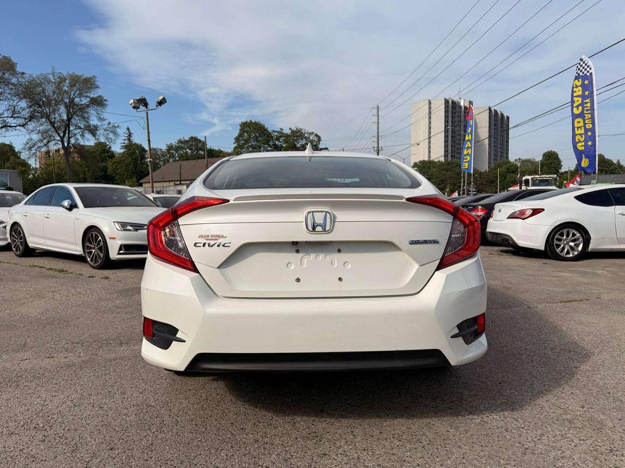2017 Honda Civic 4dr CVT Touring Photo