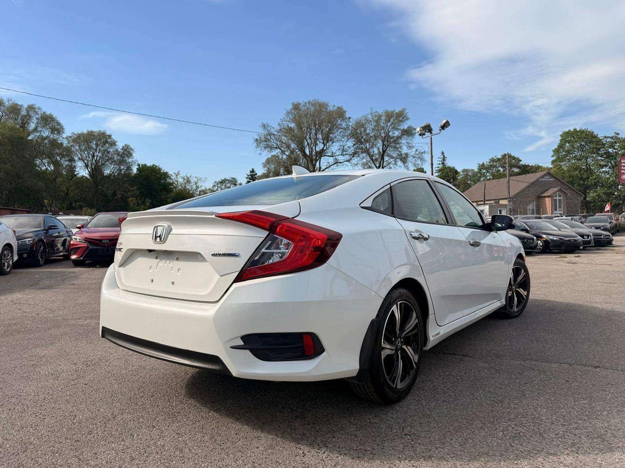 2017 Honda Civic 4dr CVT Touring Photo