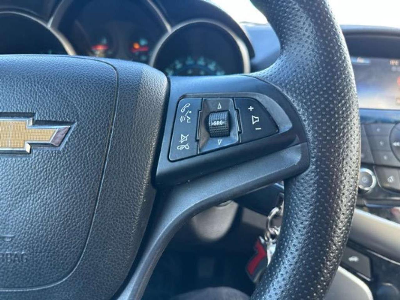 2015 Chevrolet Cruze 4dr Sdn 1LT Photo