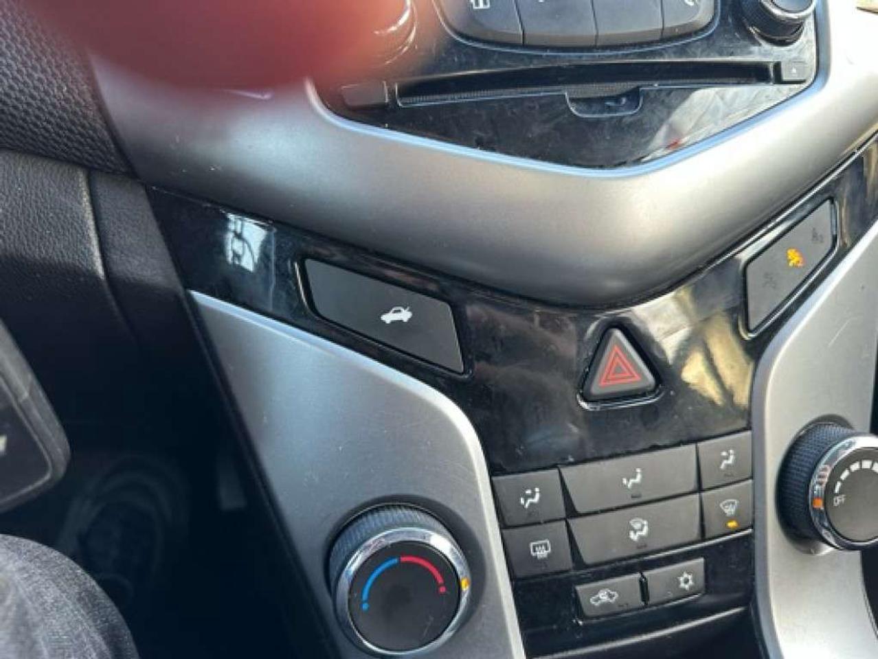 2015 Chevrolet Cruze 4dr Sdn 1LT Photo