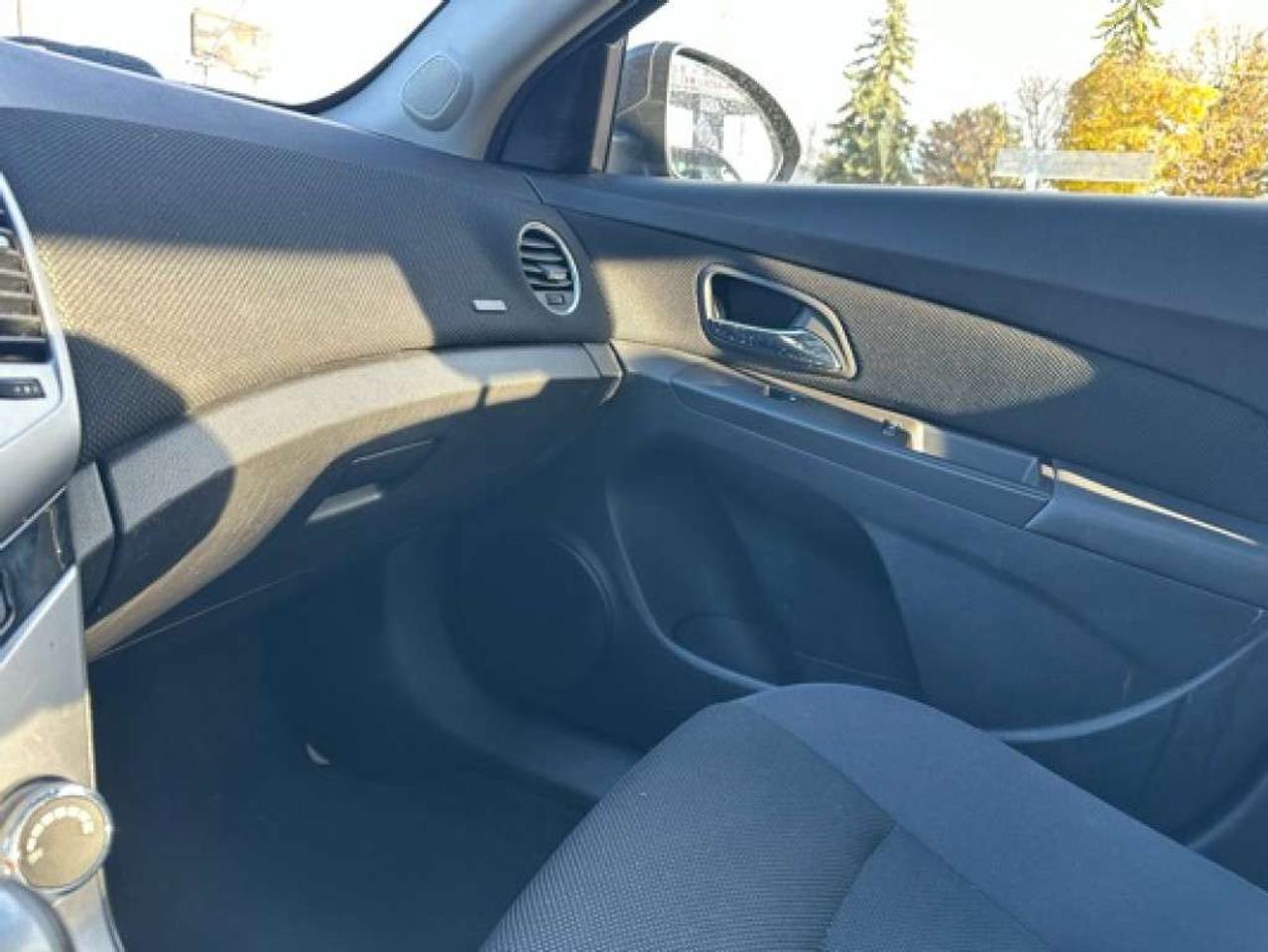 2015 Chevrolet Cruze 4dr Sdn 1LT Photo