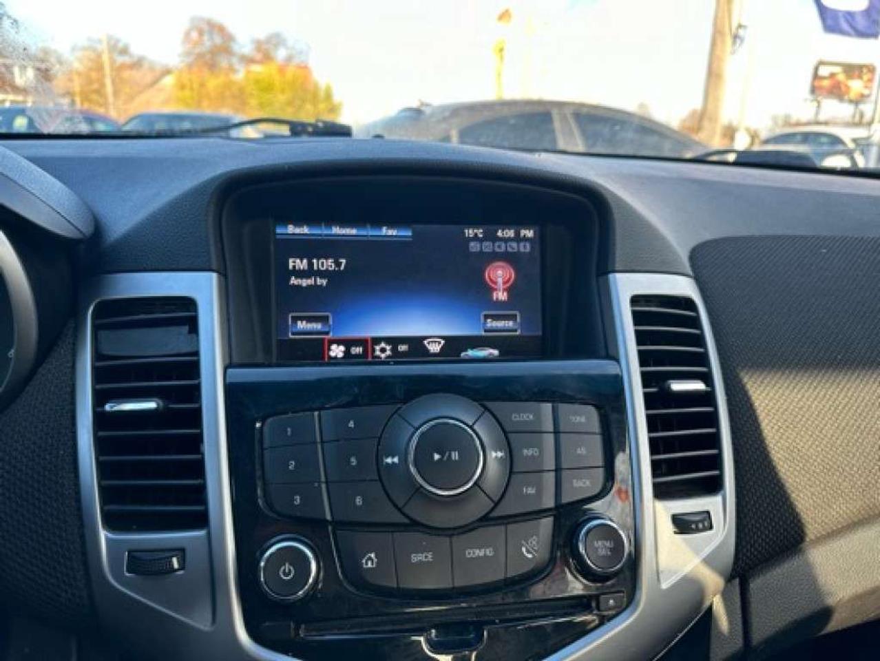 2015 Chevrolet Cruze 4dr Sdn 1LT Photo