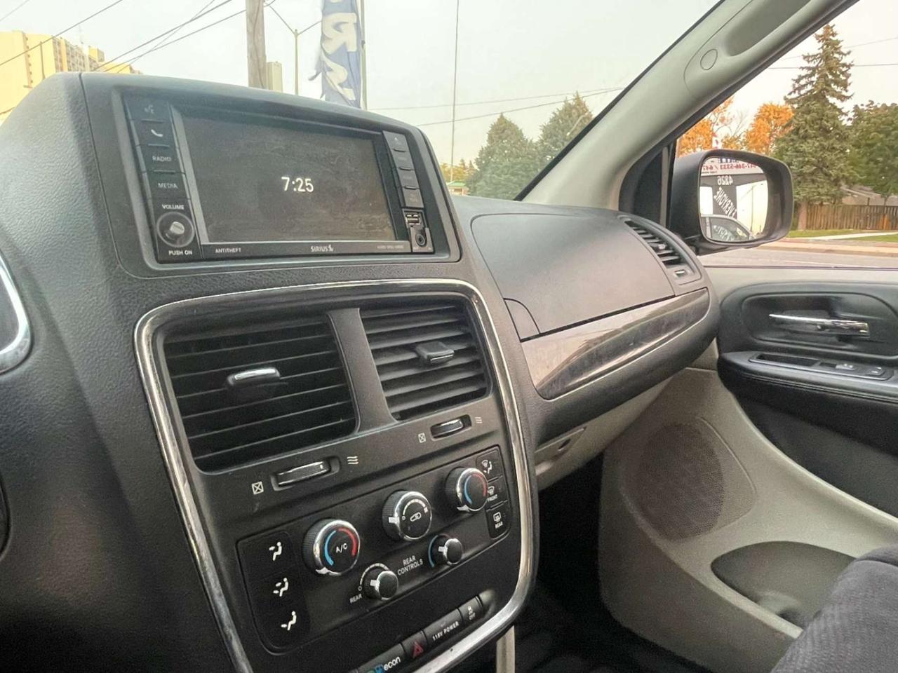 2014 Dodge Grand Caravan 4dr Wgn SXT Photo