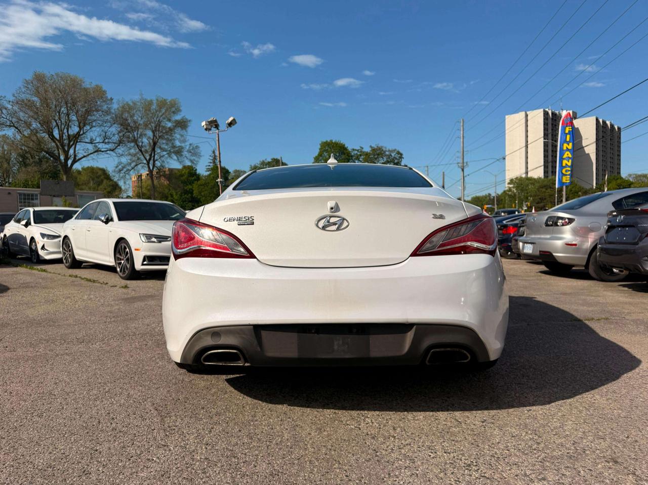 2016 Hyundai Genesis 2dr V6 Man Premium Photo