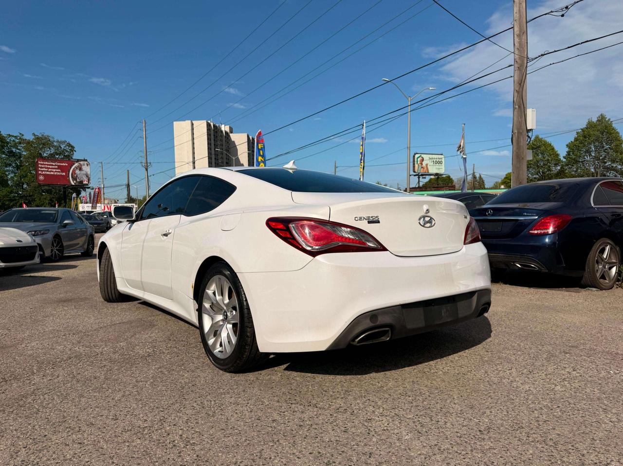 2016 Hyundai Genesis 2dr V6 Man Premium Photo