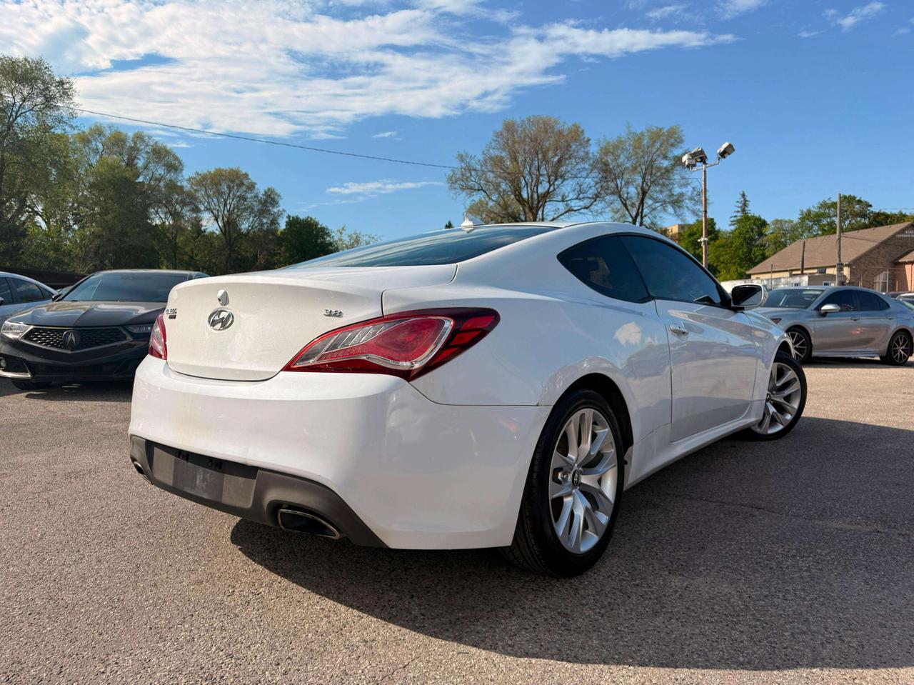 2016 Hyundai Genesis 2dr V6 Man Premium Photo