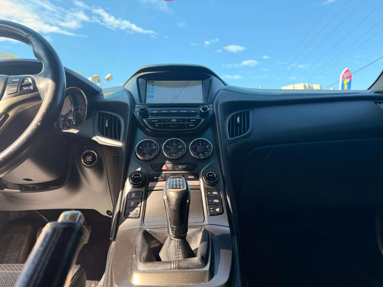 2016 Hyundai Genesis 2dr V6 Man Premium Photo
