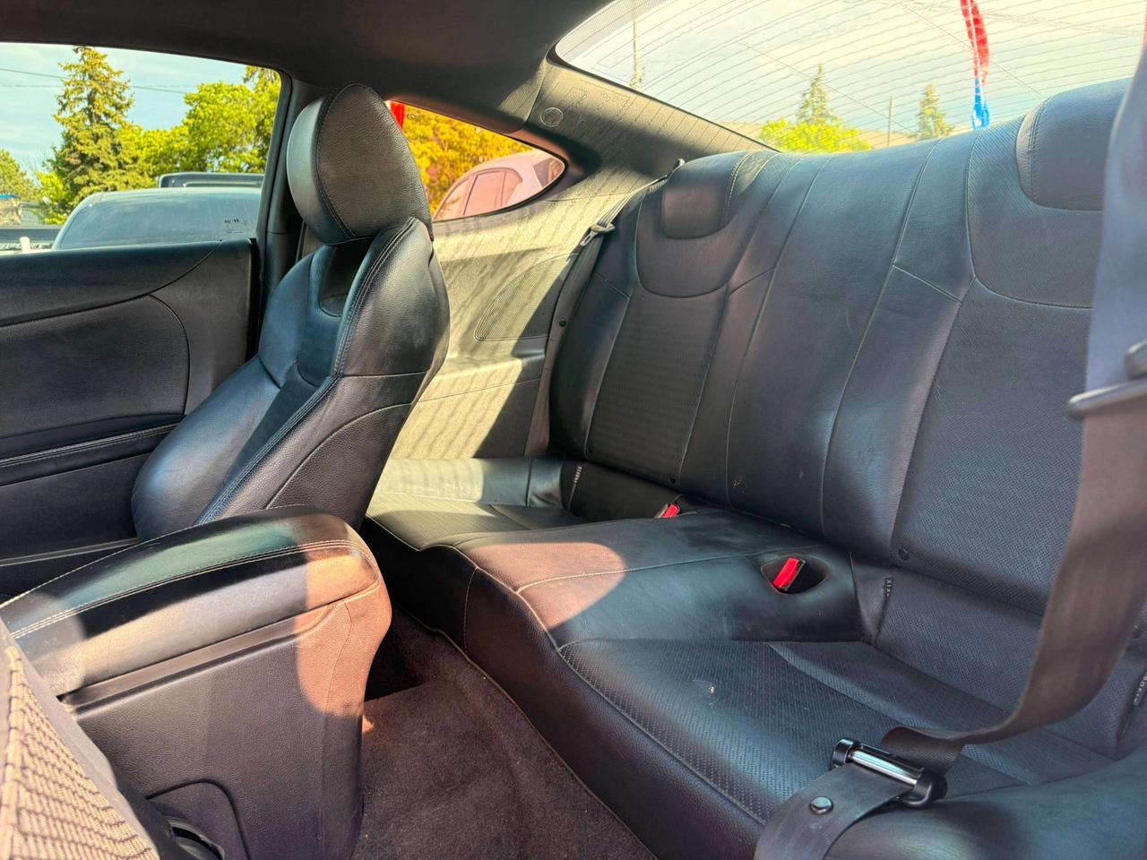 2016 Hyundai Genesis 2dr V6 Man Premium Photo
