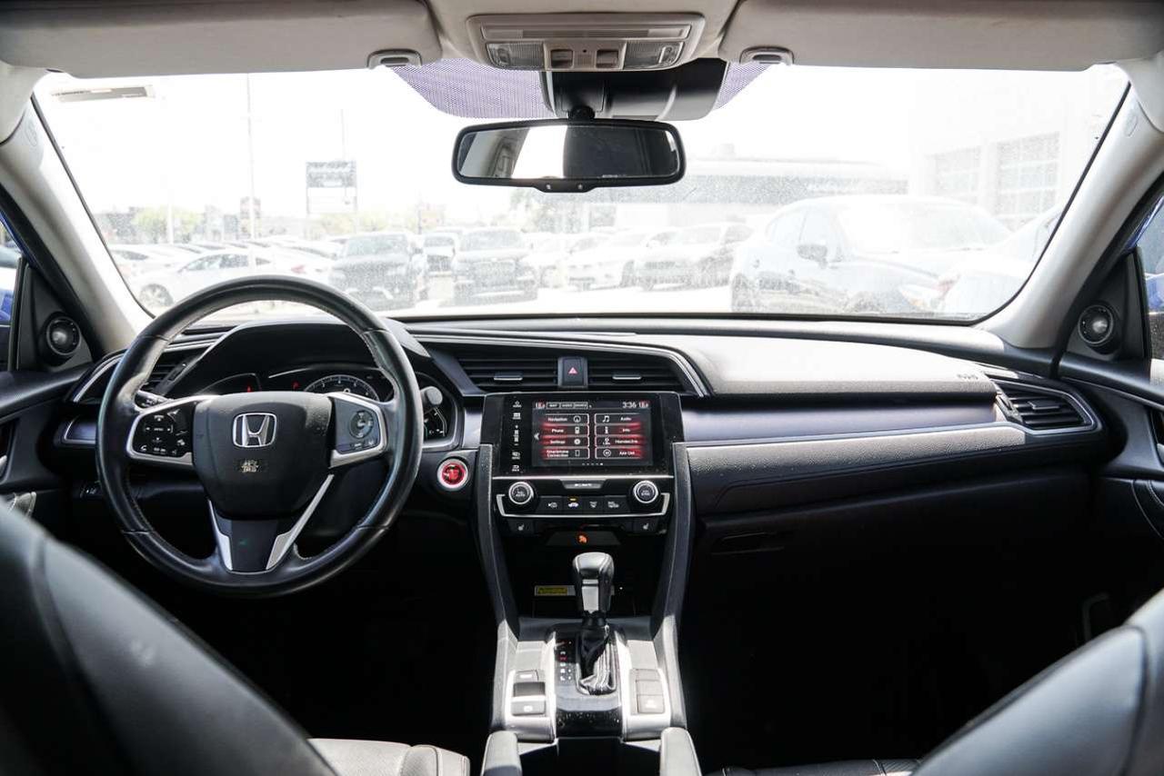 2018 Honda Civic Touring CVT Photo