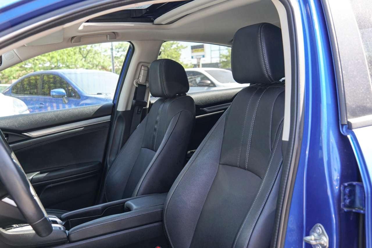 2018 Honda Civic Touring CVT Photo