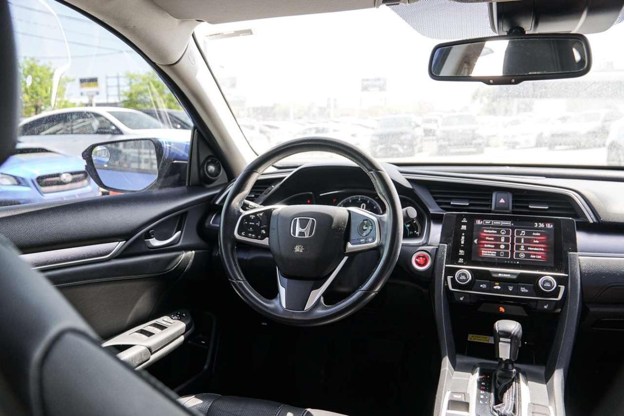 2018 Honda Civic Touring CVT Photo