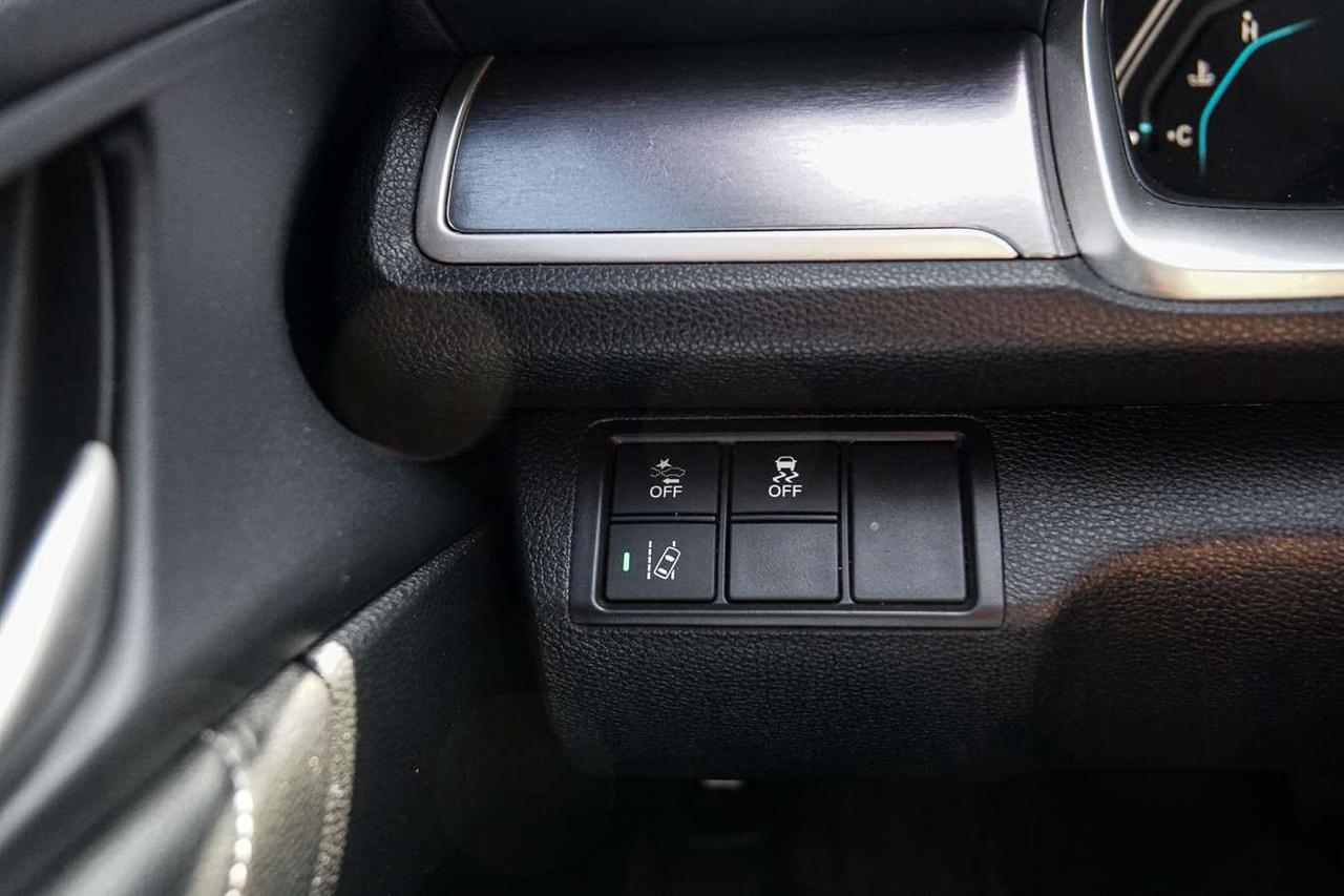 2018 Honda Civic Touring CVT Photo