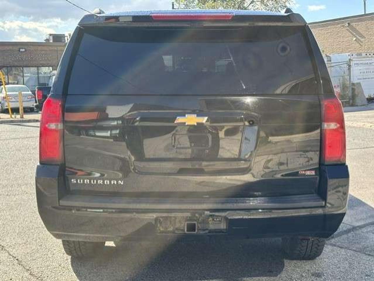 2015 Chevrolet Suburban LS 4WD **8 PASSENGER-CAMERA-1 OWNER-CERTIFIED** Photo3