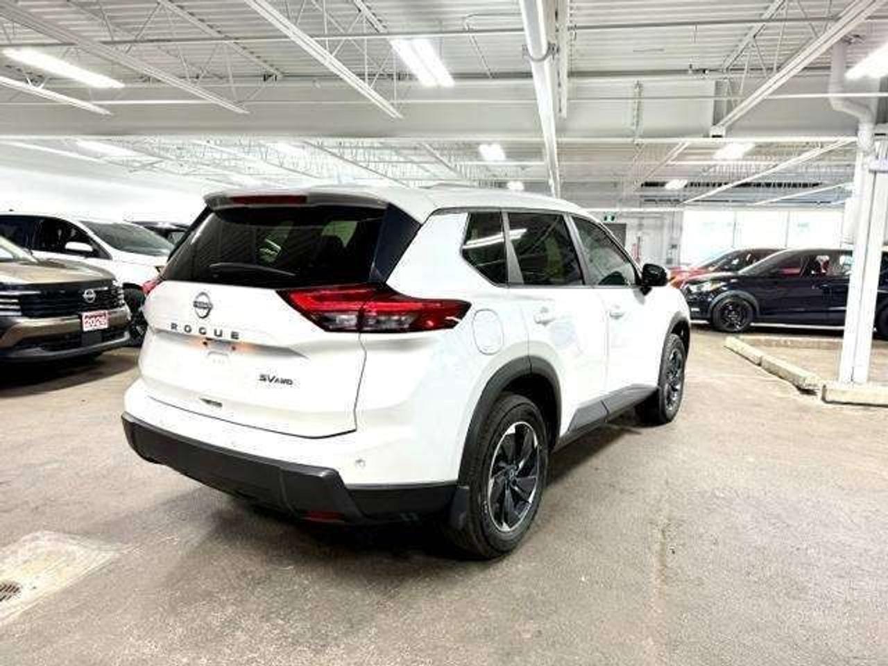 2024 Nissan Rogue AWD SV Moonroof Photo4