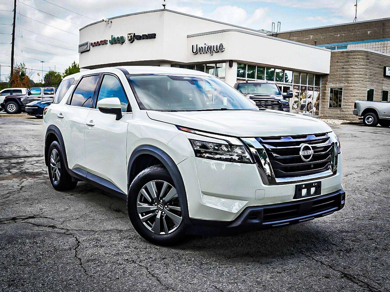2022 Nissan Pathfinder  Photo5