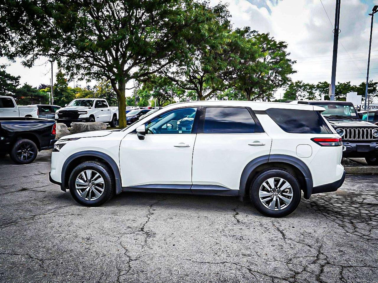 2022 Nissan Pathfinder  Photo
