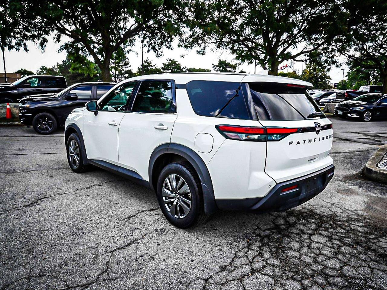 2022 Nissan Pathfinder  Photo