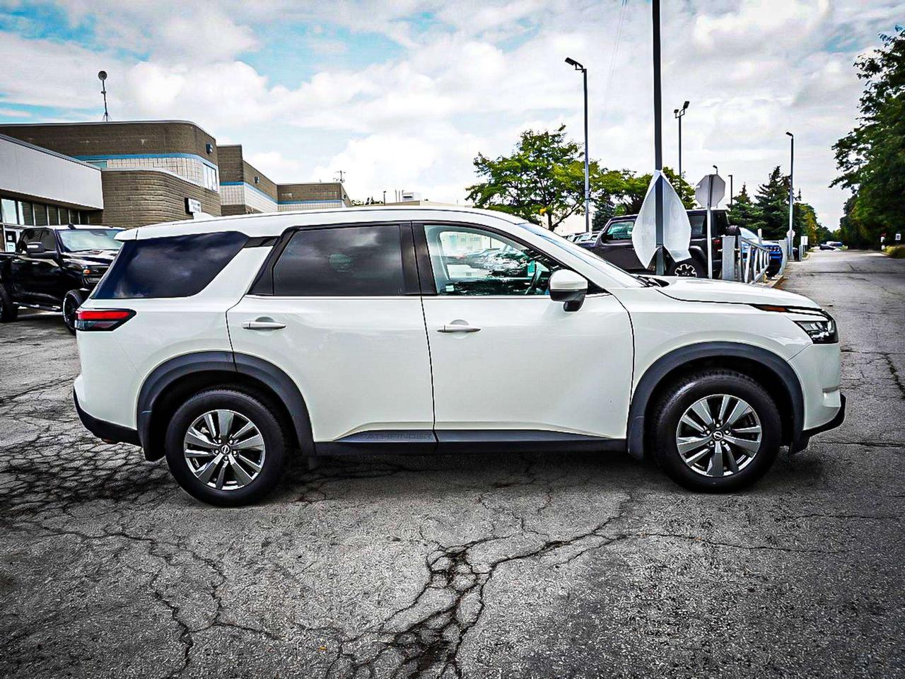 2022 Nissan Pathfinder  Photo