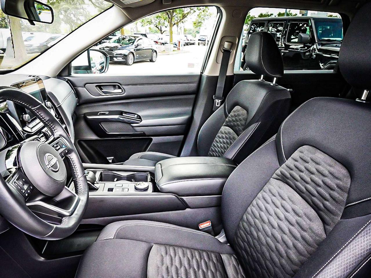 2022 Nissan Pathfinder  Photo