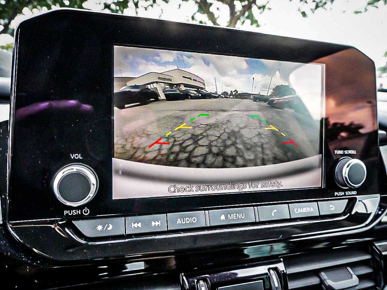 2022 Nissan Pathfinder  Photo