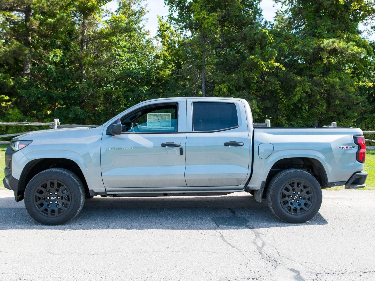 2026 Chevrolet Colorado Crew Cab Short Box 4-Wheel Drive Work Truck Photo5