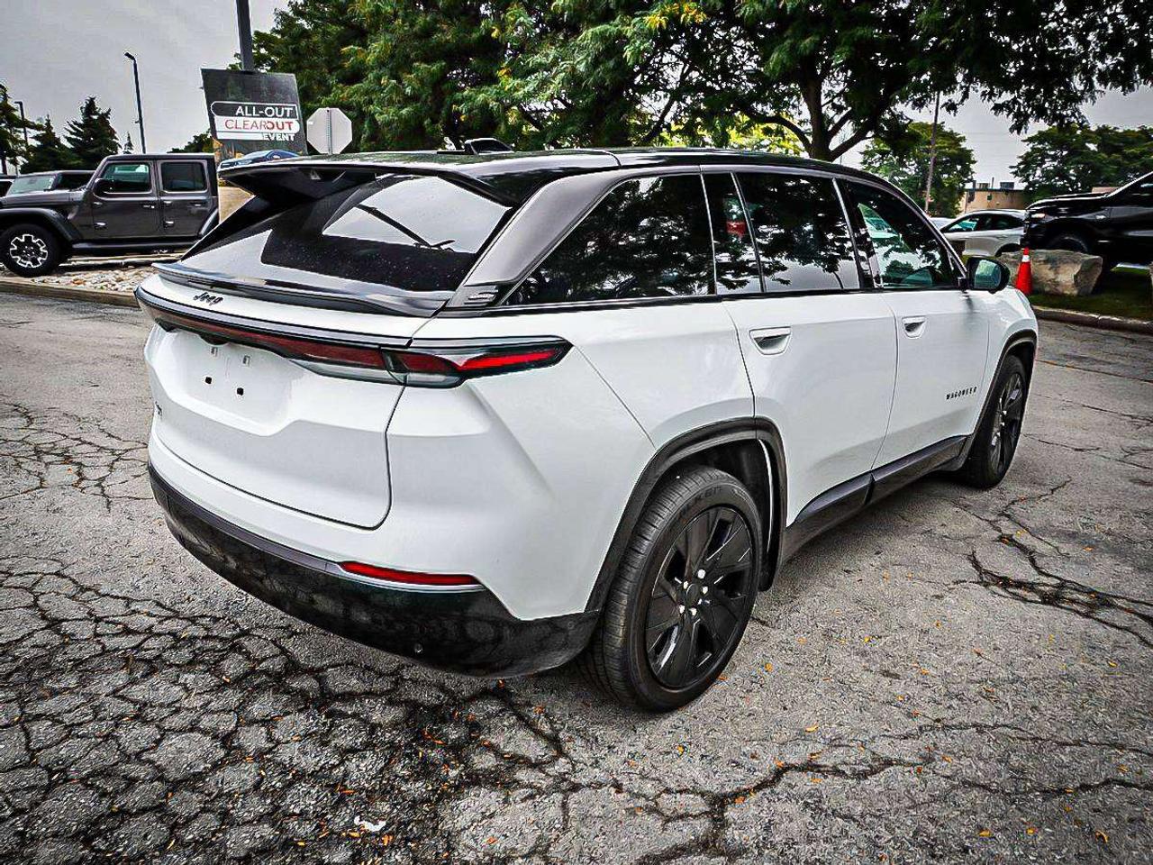 2025 Jeep Wagoneer S  Photo