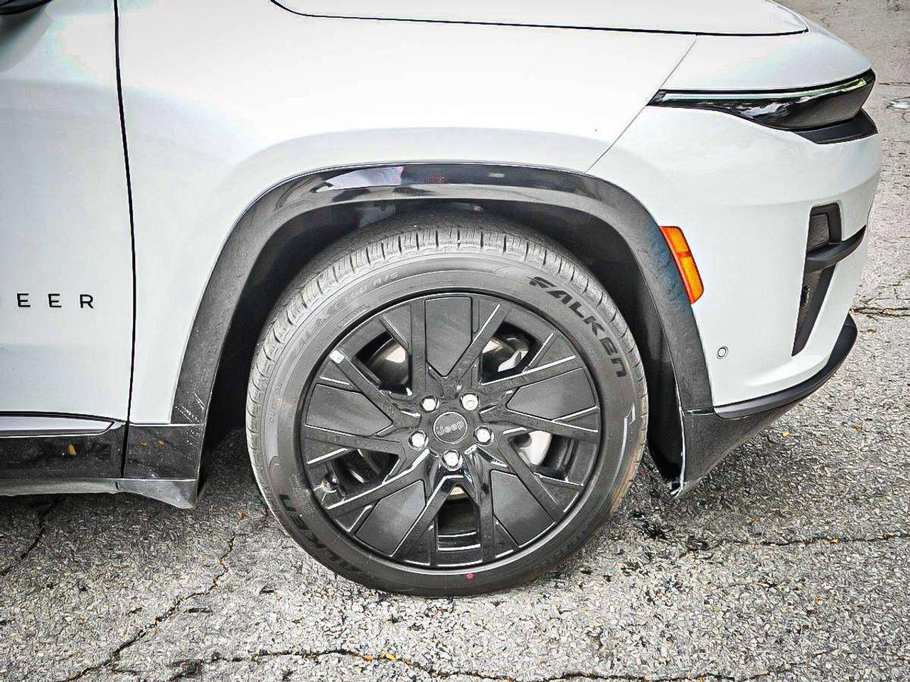 2025 Jeep Wagoneer S  Photo