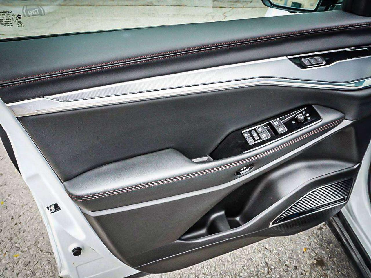 2025 Jeep Wagoneer S  Photo
