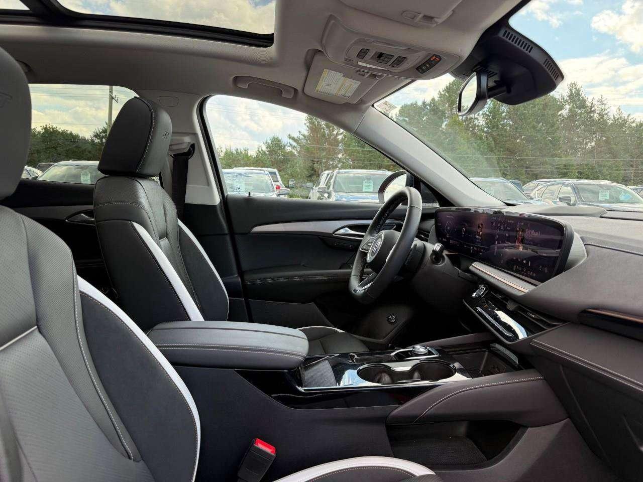 2025 Buick Envision BRAY ORIGINAL. LEASE RETURN. ALL WEATHER MATS. REAR HEATED SEATS. POWER LIFTGATE WITH LOGO PROJECTION. Photo