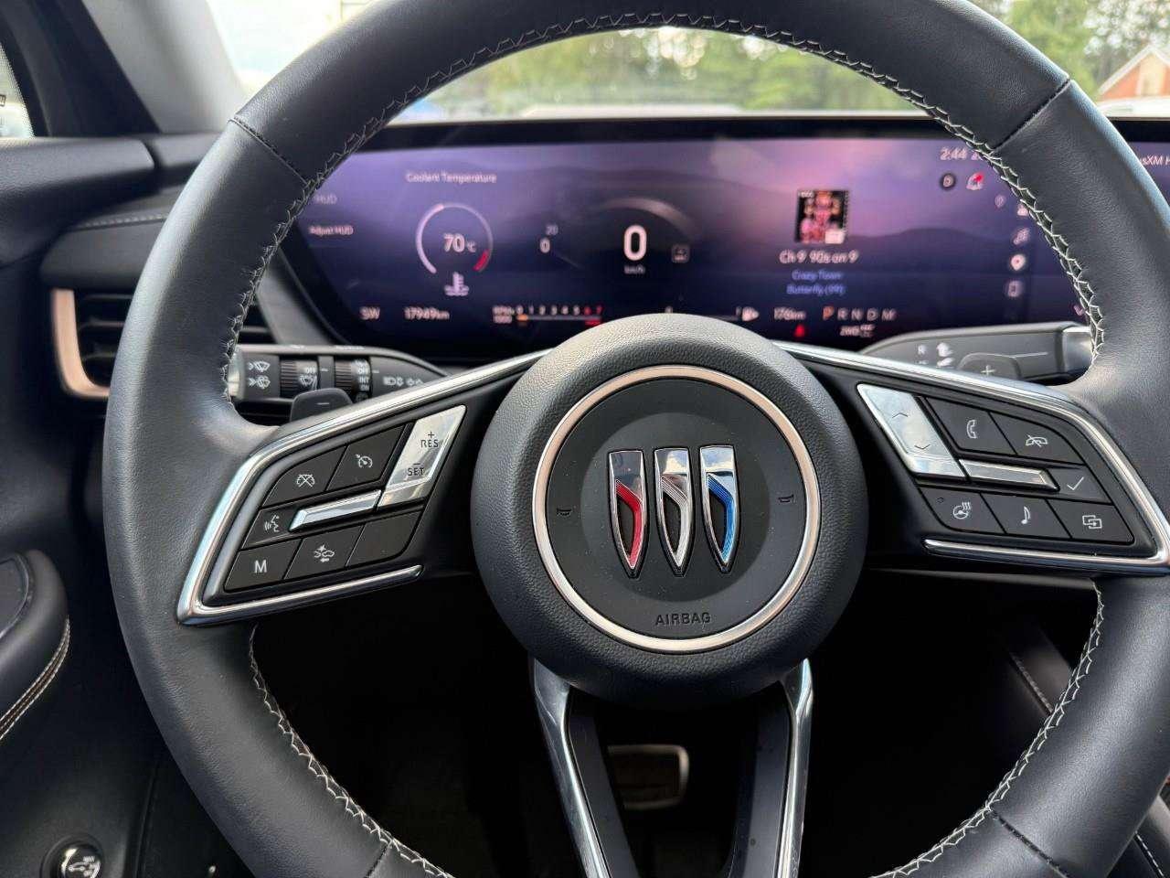 2025 Buick Envision BRAY ORIGINAL. LEASE RETURN. ALL WEATHER MATS. REAR HEATED SEATS. POWER LIFTGATE WITH LOGO PROJECTION. Photo