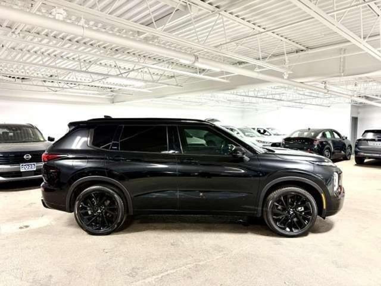 2024 Mitsubishi Outlander GT NOIR S-AWC Photo