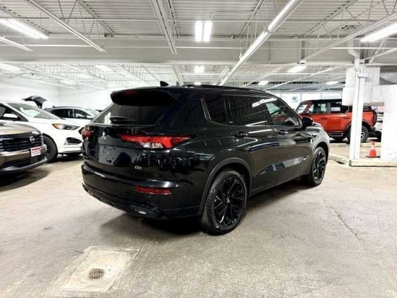 2024 Mitsubishi Outlander GT NOIR S-AWC Photo4