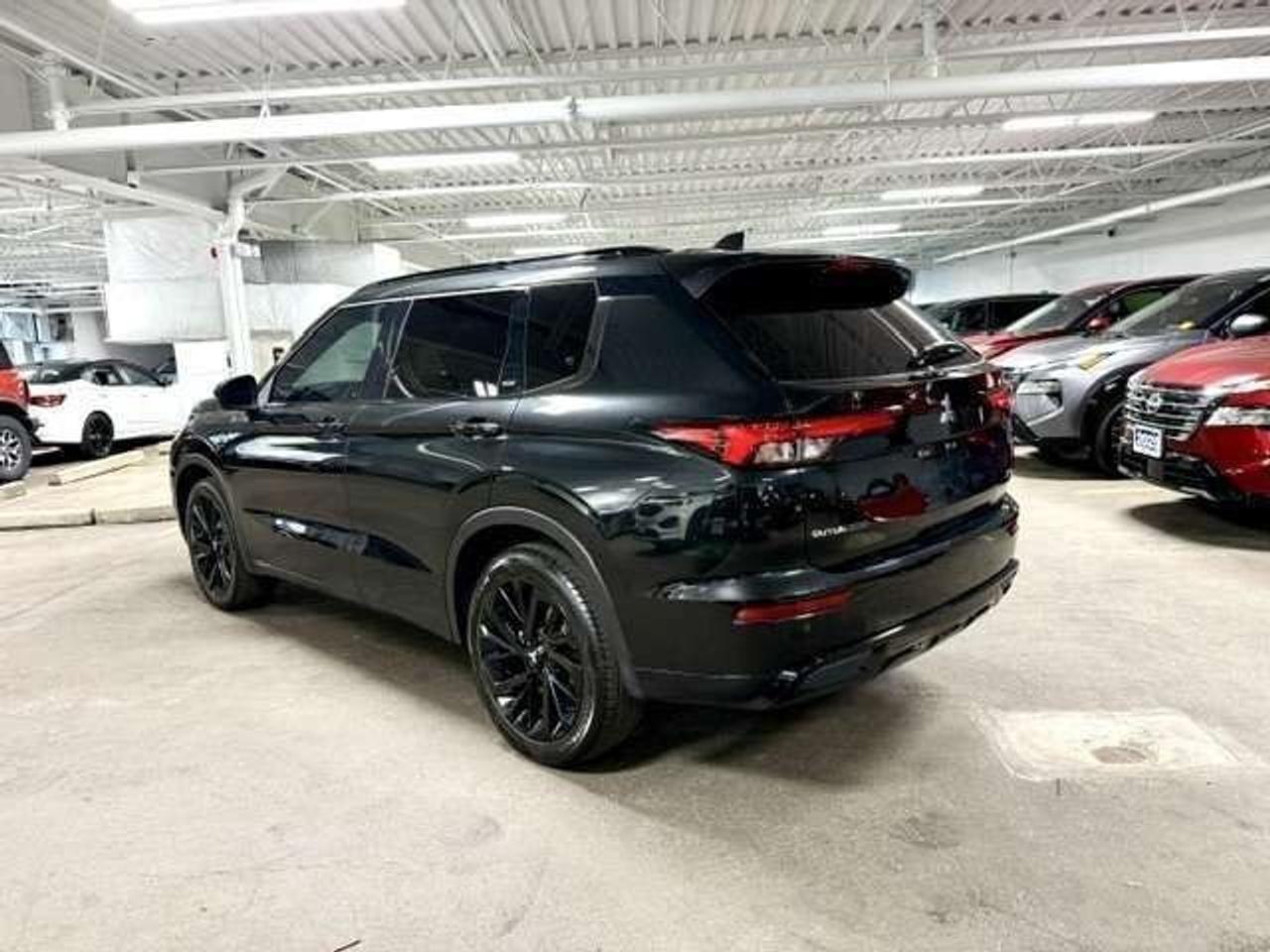 2024 Mitsubishi Outlander GT NOIR S-AWC Photo