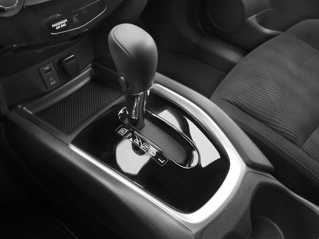 2016 Nissan Rogue AWD 4dr SV Photo